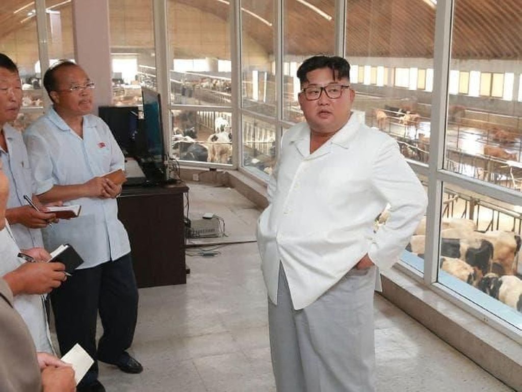 Tampilan Baru Kim Jong-Un yang Lebih Santai dan Kasual Tampilan Baru Kim Jong-Un yang Lebih Santai dan Kasual