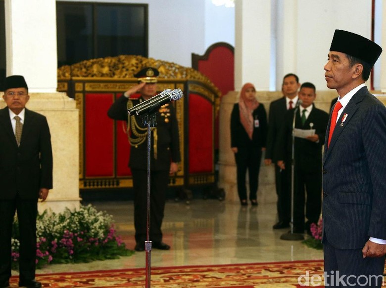 9 Gubernur dan Wakil Gubernur Resmi Dilantik Jokowi di Istana 9 Gubernur dan Wakil Gubernur Resmi Dilantik Jokowi di Istana