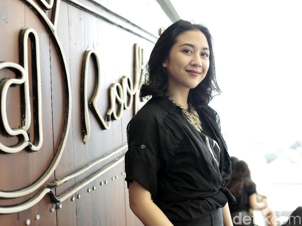 Ungkapan Sedih Sherina Harus Kurangi Kopi Karena Ingin Jaga Pita Suara Ungkapan Sedih Sherina Harus Kurangi Kopi Karena Ingin Jaga Pita Suara