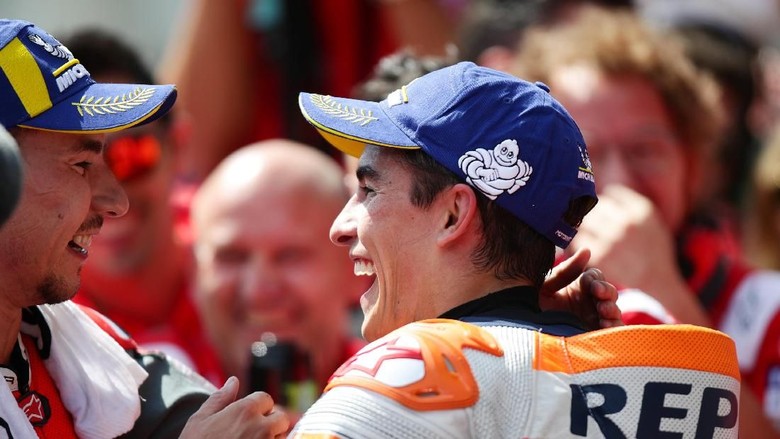 Usai Duel Sengit, Marquez Bersyukur Akan Setim dengan Lorenzo