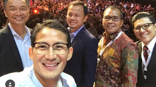 Sandiaga Ganteng Berkacamata, Harganya Ternyata Nggak Bikin Kantung Bolong