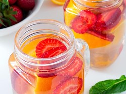 11 Resep Infused Water Sederhana yang Sehat dan Menyegarkan