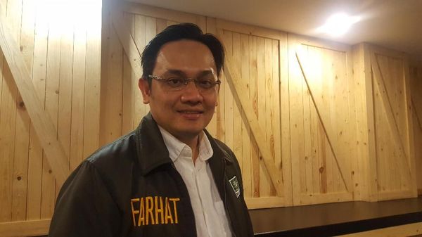 Potret Farhat Abbas, Senjata Baru Kubu Jokowi