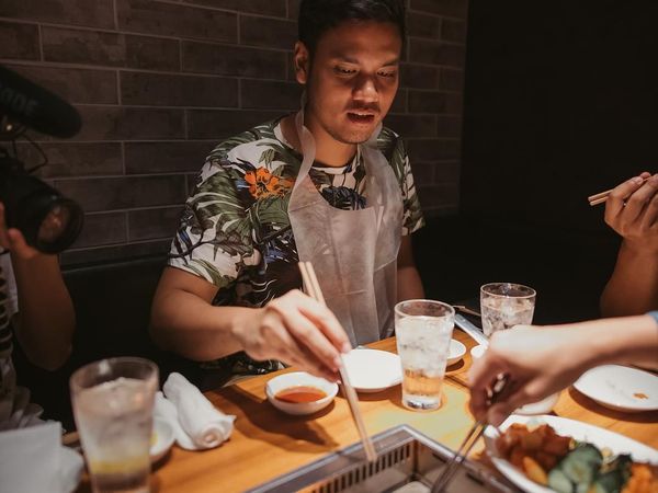 Begini Gaya Asta RAN Saat Kulineran di Jepang dan Seruput Kopi Sibolga
