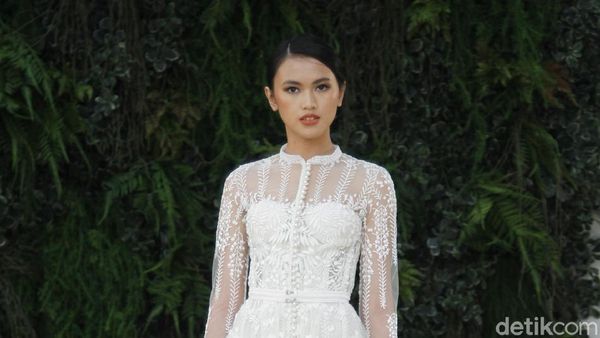 21 Gaun Pengantin Terbaru Sapto Djojokartiko di Grand Hyatt Wedding Fair