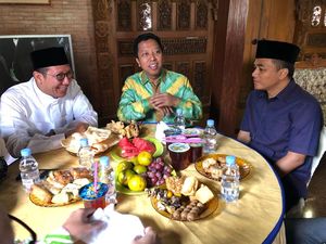 Heboh Santri Dadakan, Ini Gaya Kulineran Waketum PPP yang Gemar Sate dan Durian