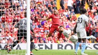 Daniel Sturridge bak terlahir kembali musim ini. Meski bukan pilihan utama di lini serang, Sturridge selalu tampil oke ketika dimainkan. Dia sejauh ini sudah bikin empat gol. (Laurence Griffiths/Getty Images)