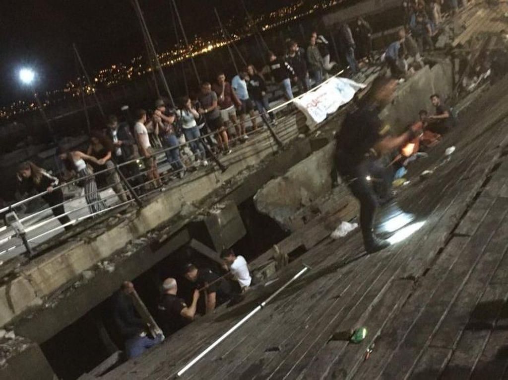 Video: Ratusan Orang Luka-luka Akibat Dermaga Ambruk di Spanyol Video: Ratusan Orang Luka-luka Akibat Dermaga Ambruk di Spanyol