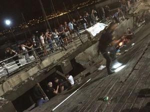 Video: Ratusan Orang Luka-luka Akibat Dermaga Ambruk di Spanyol Video: Ratusan Orang Luka-luka Akibat Dermaga Ambruk di Spanyol