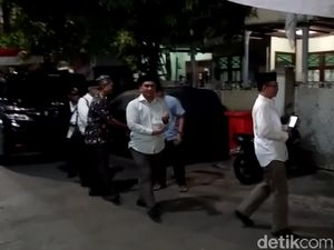 Gus Yasin Datangi Rumah Maruf Amin Gus Yasin Datangi Rumah Maruf Amin
