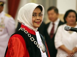 Hakim MK Enny Nurbaningsih Dikukuhkan Jadi Guru Besar UGM