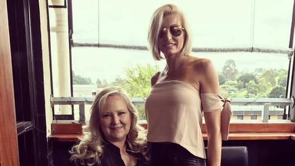 Foto: Eks Model Berkaki Super Panjang, Berada di Sebelahnya Seperti Liliput
