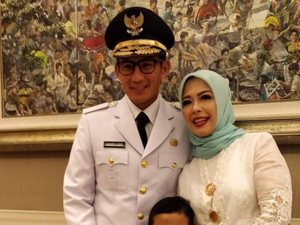Sandiaga Uno Berharta Rp 5 T, Ini Gaya Istrinya Bawa Tas Etnik Hingga Hermes