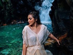 Hiii... Netizen Heboh Ada Penampakan di Foto Ashanty