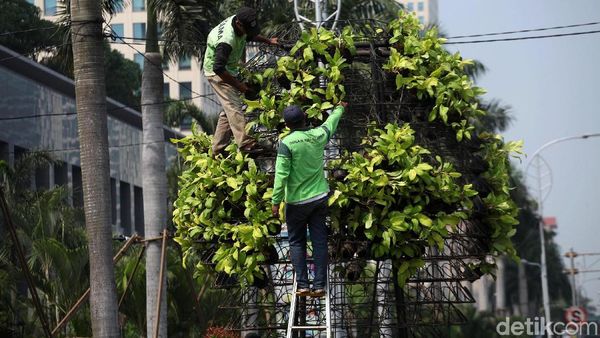 Taman di Kawasan Senayan Dipercantik