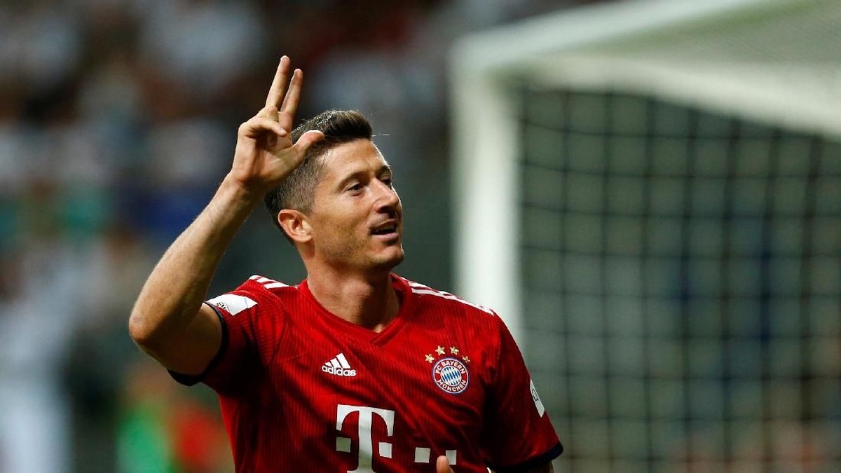 Sebelum memutuskan untuk bertahan, Robert Lewandowski memang sempat merasa tak bahagia di Bayern Munich (Foto: Reuters/Ralph Orlowski)