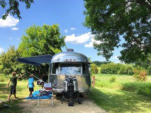 Potret Keseharian Keluarga yang Hidup Nomaden di Caravan