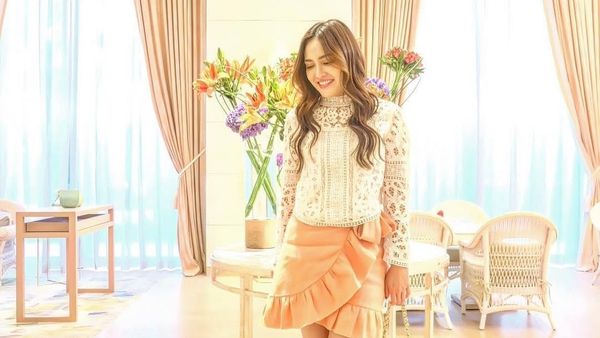 Foto: Kala 10 Artis Indonesia Berpose Seperti Bayi Jerapah di Instagram
