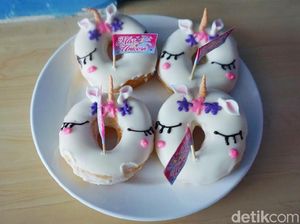 Miss Unicorn : Bersama Unicorn Cicipi Chicken Crispy Hotplate dan Donat Menggemaskan