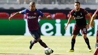 Meski dipinjamkan ke Inter Milan tengah musim lalu, Rafinha masih penting untuk Barcelona. Gaji pemain asal Brasil itu mencapai 60 ribu pound per pekan atau sekitar Rp 1,1 miliar (Lachlan Cunningham/Getty Images)