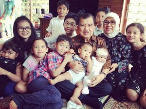 So Sweet! Momen Kebersamaan Jusuf Kalla dan Cucunya
