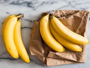 Di Supermarket Ini Pisang dengan Tingkat Kematangan Berbeda Dikemas Jadi Satu Di Supermarket Ini Pisang dengan Tingkat Kematangan Berbeda Dikemas Jadi Satu