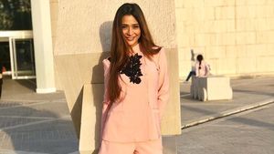 Gaya Artis Bollywood yang Disuruh Pindah Agama karena Foto Pakai Bikini