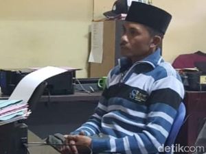 Ini Kades yang Biarkan Warganya Bakar Maling Hidup-hidup Ini Kades yang Biarkan Warganya Bakar Maling Hidup-hidup