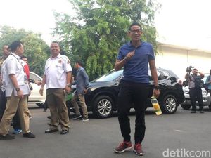 Momen-momen Infused Water Temani Aktivitas Sandiaga Uno