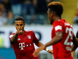 Thiago Alcantara turut menyumbangkan satu gol untuk Bayern di menit ke-85. Reuters/Ralph Orlowski.