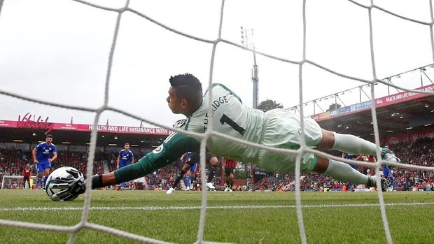 Kiper Filipina Ini Dulu Lawan Indonesia, Kini Debut di Premier League