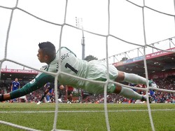 Jika Mignolet Pergi, Liverpool Disarankan Boyong Kiper Timnas Filipina