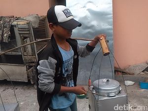 Kisah Agus, Bocah Penjual Bakso Cunaki Keliling Asal Garut