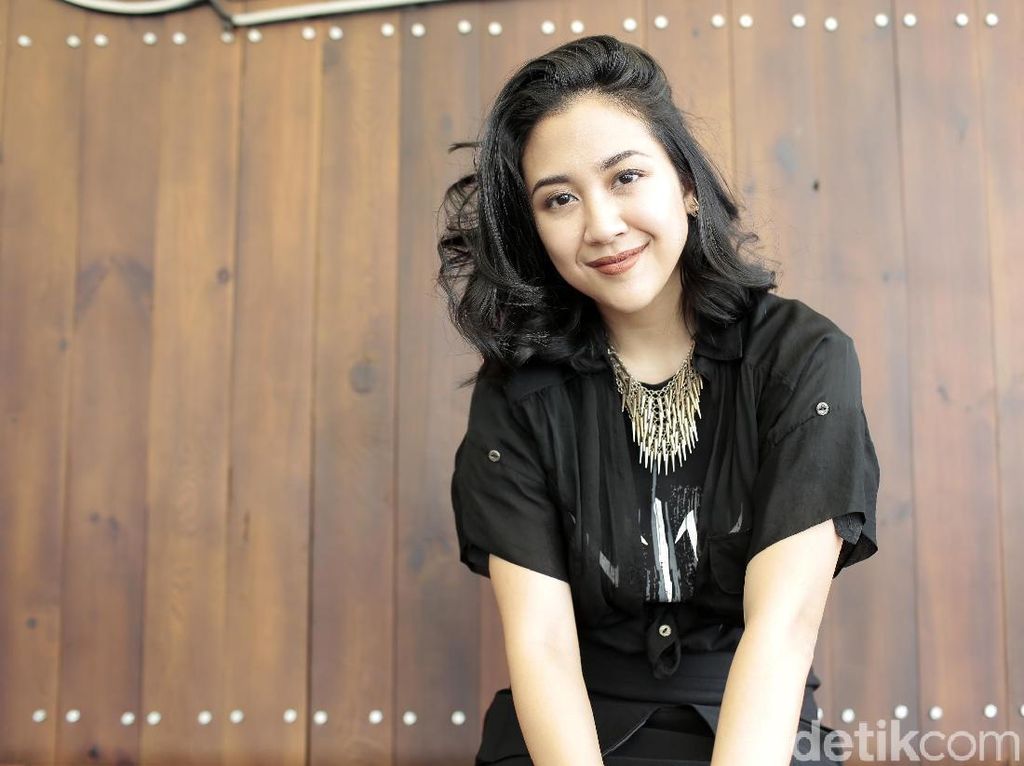Sherina Munaf Berlatih Silat Demi Dalami Peran di Wiro Sableng Sherina Munaf Berlatih Silat Demi Dalami Peran di Wiro Sableng