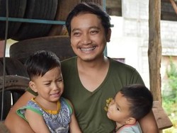 Viral, Video Seorang Ayah Pakai Dress di Hari Ibu Demi Anaknya yang Piatu