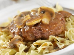 Gimana Kalau Siang Ini Makan Hamburg Steak yang Gurih Juicy di Sini?