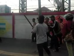 Video: Tawuran Pelajar Terjadi di Jatinegara