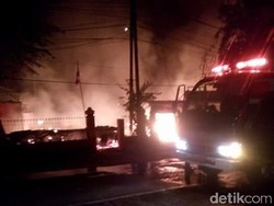 Kebakaran Dini Hari di Bojonegoro Hanguskan Tiga Rumah dan Gedung TK