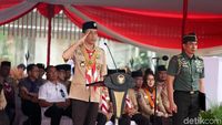 Gaya Jokowi Dalam Balutan Seragam Pramuka