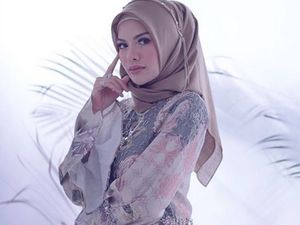 Curhat Apa Angel Lelga ke Nikita Mirzani? Curhat Apa Angel Lelga ke Nikita Mirzani?