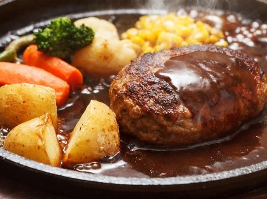 Makan Siang di Senayan City, Ada Kari Hijau hingga Hamburg Steak Enak