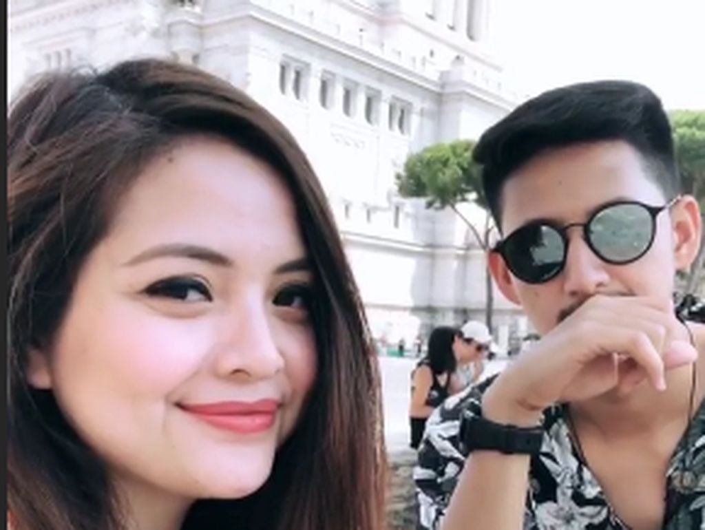 Cerita Sederet Artis Menanti Anak Pertamanya Cerita Sederet Artis Menanti Anak Pertamanya