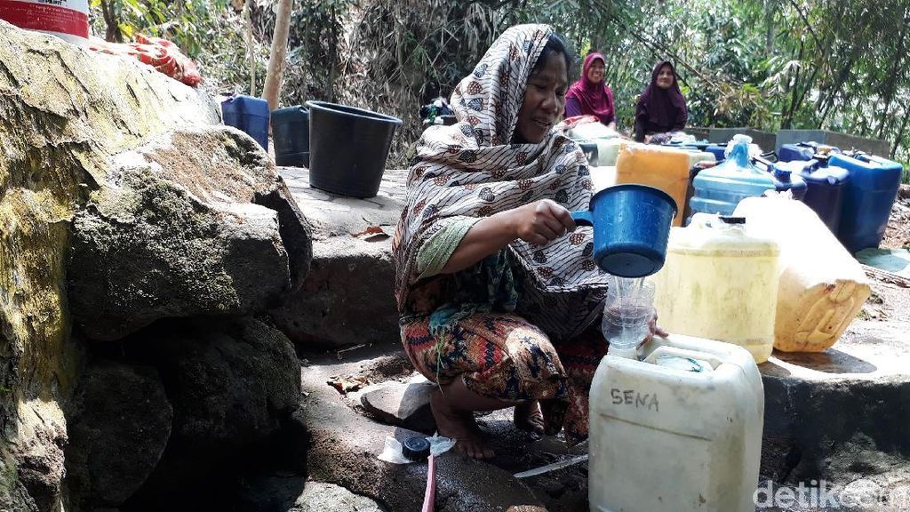 Potret Perjuangan Warga Cipala Cilegon Melawan Kekeringan Potret Perjuangan Warga Cipala Cilegon Melawan Kekeringan