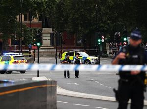 Mobil Tabrak Pembatas Gedung Parlemen Inggris, 1 Pria Ditangkap