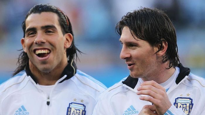 Carlos Tevez, Lionel Messi CAPE TOWN, SOUTH AFRICA - JULY 03: Carlos Tevez and Lionel Messi of Argentina share a joke ahead of the 2010 FIFA World Cup South Africa Quarter Final match between Argentina and Germany at Green Point Stadium on July 3, 2010 in Cape Town, South Africa. (Photo by Chris McGrath/Getty Images)
