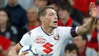 Andrea Belotti banyak bergelut dengan cedera musim lalu sehingga cuma bisa mencetak 10 gol di Serie A. Torino kini menantikannya untuk menjalani musim tanpa cedera, dengan harapan bisa mengulangi ketajaman 2016/2017 ketika bikin 26 gol di liga. (Foto: Carl Recine/Action Images via Reuters)