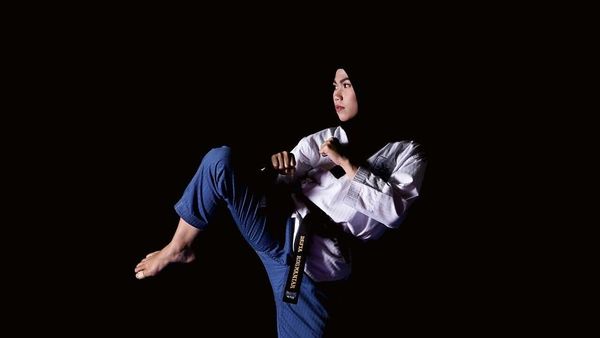 Potret Defia, Atlet Taekwondo Berhijab yang Siap Tanding di Asian Games