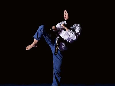 Potret Defia, Atlet Taekwondo Berhijab yang Siap Tanding di Asian Games