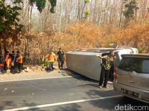 Menuju Lombok, Mobil Relawan Asal Jateng Terguling di Ngawi