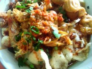 Yuk, Mulai Hari dengan Sarapan Bubur Cirebon Berkuah Gurih!